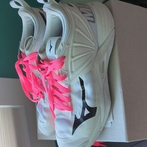 Mizuno White and Pink Sneakers